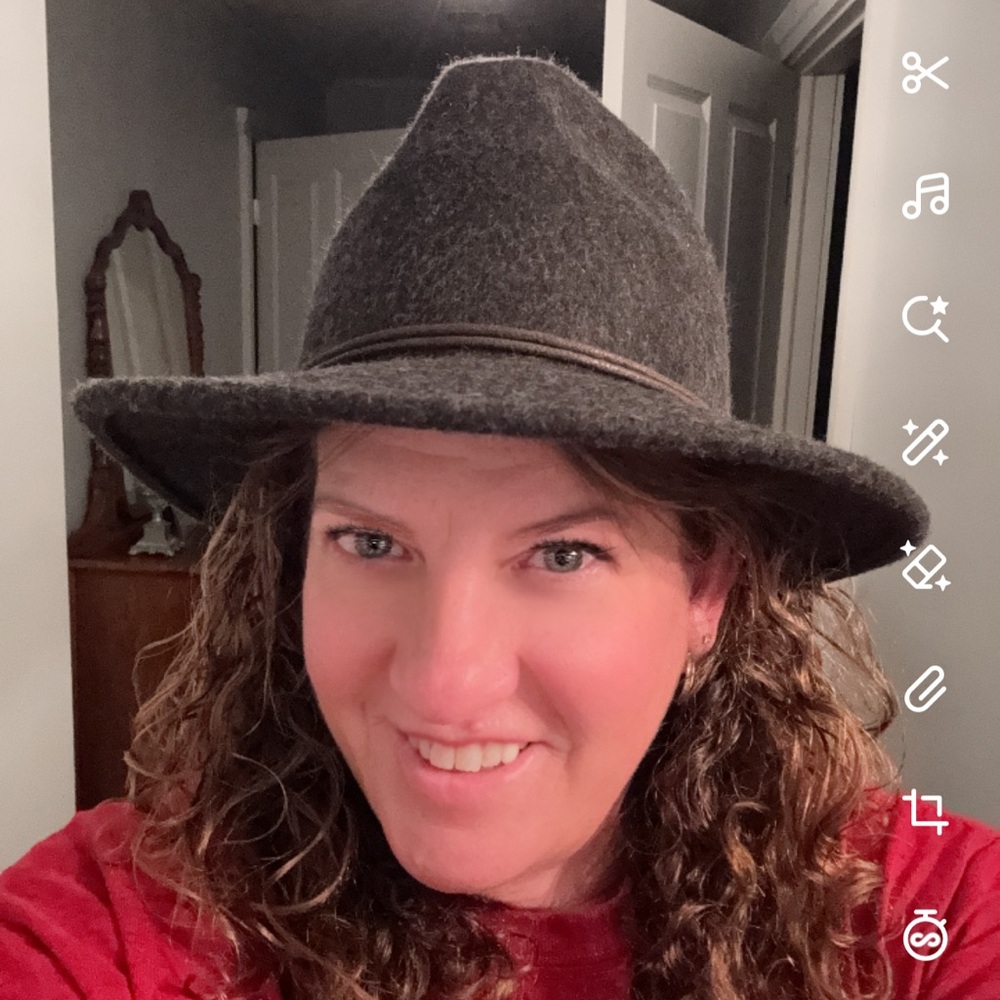 💞Host Pick💕 Universal Thread Hat - Picture 3 of 11